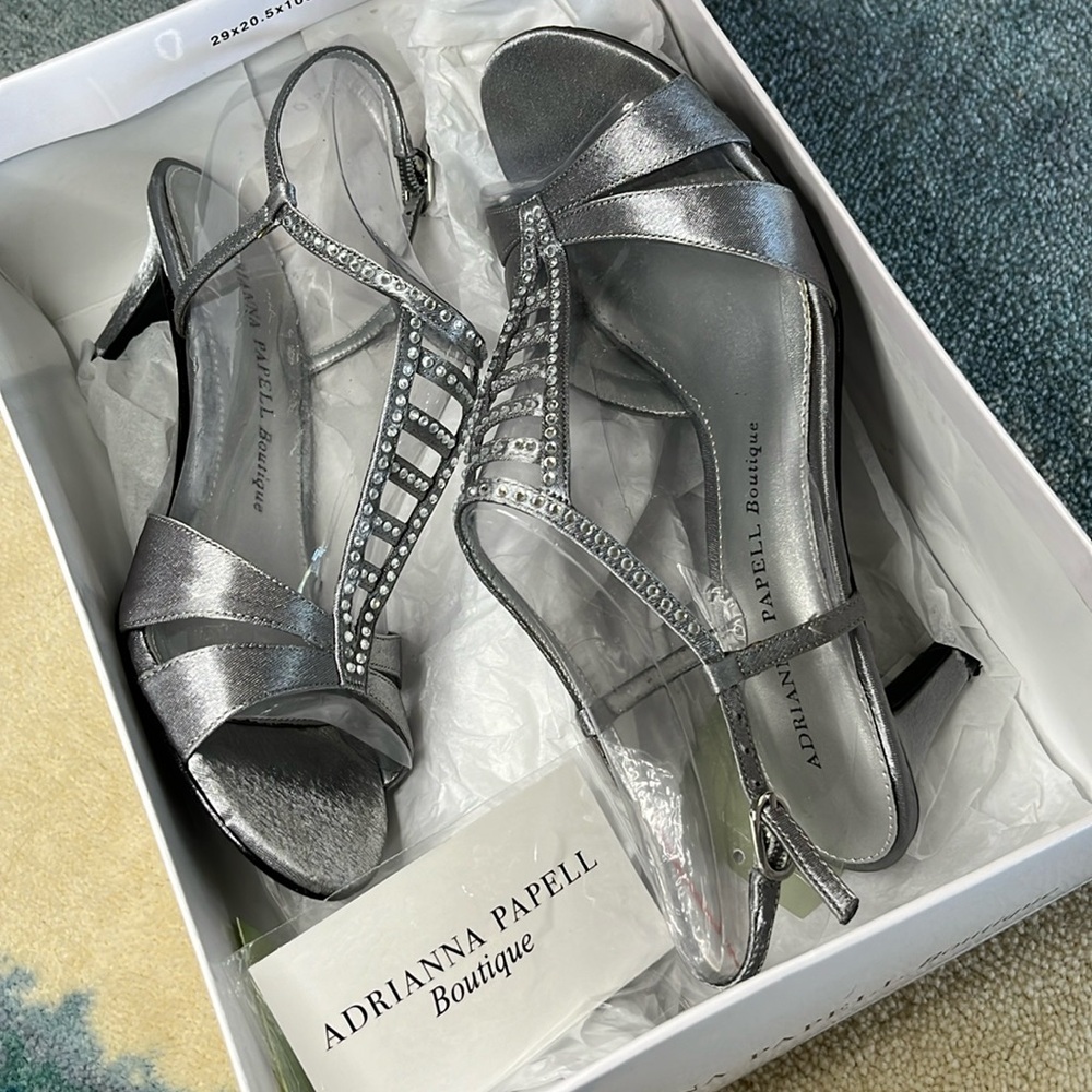 Adrianna Papell AMBER | open-toe heels in pewter size 6.5, w/ original box - Picture 4 of 13